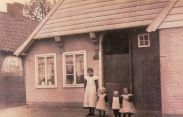 -113- Haus Schlaphorst 1911/1912, links noch das Haus Gröne erkennbar