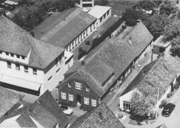 -27- Luftbild der Grundstücke von Meyer, Seeger und Albermann. Das Grundstück in der Mitte war das Erbteil des Schneidermeisters August Seeger.